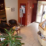 乐瑞雷沃邦酒店 酒店 2*
