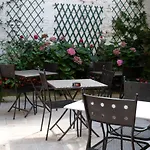 乐瑞雷沃邦酒店 2*